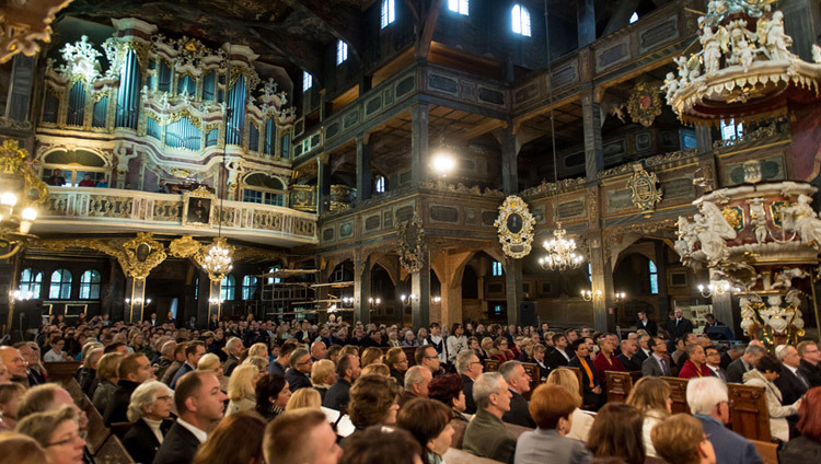 Members of the congregation listening to His Holiness the Dalai Lama speaking at the Church of Peace in Swidnica, Poland on September 21, 2016. Photo/Maciej Kulczynski Members of the congregation listening to His Holiness the Dalai Lama speaking at the Church of Peace in Swidnica, Poland on September 21, 2016. Photo/Maciej Kulczynski