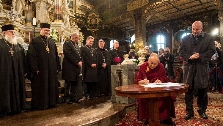 His Holiness the Dalai Lama signing the Appeal for Peace at the Church of Peace in Swidnica, Poland on September 21, 2016. Photo/Maciej Kulczynski His Holiness the Dalai Lama signing the Appeal for Peace at the Church of Peace in Swidnica, Poland on September 21, 2016. Photo/Maciej Kulczynski