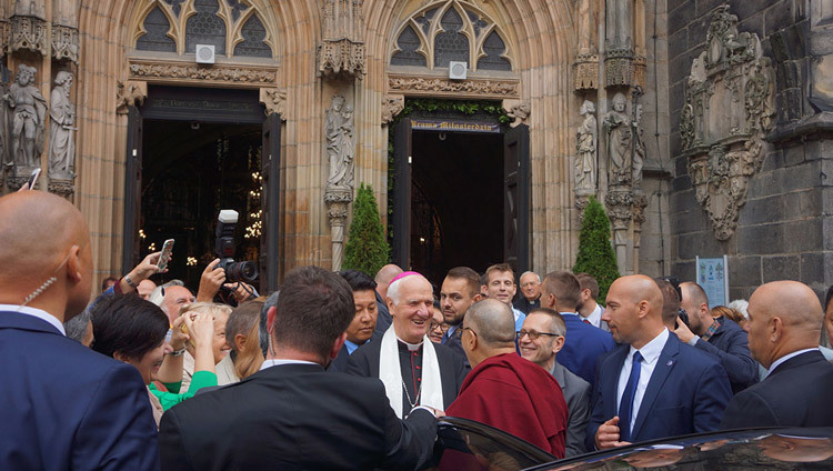 Bishop Ignacy Dec welcoming His Holiness the Dalai Lama to his church in Swidnica, Poland on September 21, 2016. Photo/Jeremy Russell/OHHDL Bishop Ignacy Dec welcoming His Holiness the Dalai Lama to his church in Swidnica, Poland on September 21, 2016. Photo/Jeremy Russell/OHHDL