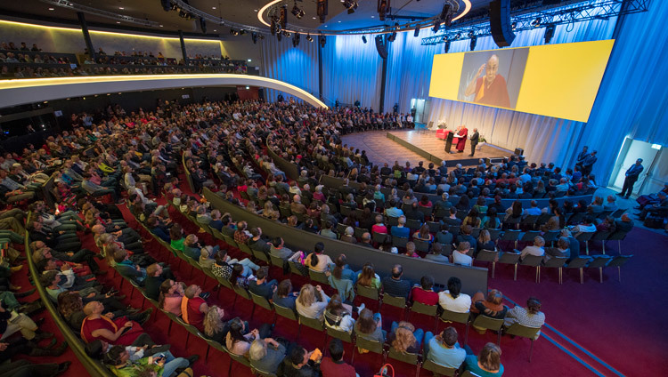 His Holiness the Dalai Lama speaking about dialogue and solidarity at the Kursaal Arena in Bern, Switzerland on October 13, 2016. Photo/Manuel Bauer His Holiness the Dalai Lama speaking about dialogue and solidarity at the Kursaal Arena in Bern, Switzerland on October 13, 2016. Photo/Manuel Bauer