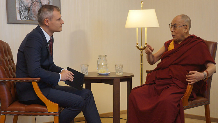 Lubomir Bajanik of Slovak TV interviewing His Holiness the Dalai Lama in Bratislava, Slovakia on October 16, 2016. Photo/Jeremy Russell/OHHDL Lubomir Bajanik of Slovak TV interviewing His Holiness the Dalai Lama in Bratislava, Slovakia on October 16, 2016. Photo/Jeremy Russell/OHHDL