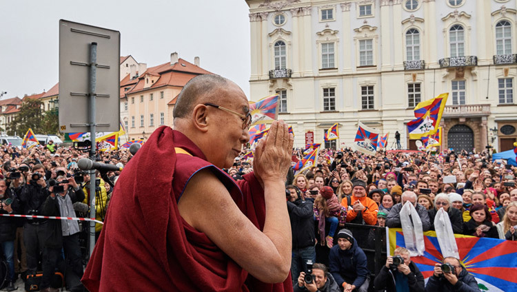His Holiness the Dalai Lama waving to the gathered crowd on his arrival at Hradcanske Square in Prague, Czech Republic on October 17, 2016. Photo/Olivier Adam His Holiness the Dalai Lama waving to the gathered crowd on his arrival at Hradcanske Square in Prague, Czech Republic on October 17, 2016. Photo/Olivier Adam