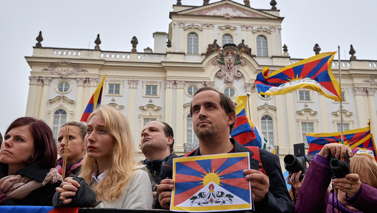 Some of the more than 2500 people gathered at Hradcanske Square to welcome and show their support of His Holiness the Dalai Lama in Prague, Czech Republic on October 17, 2016. Photo/Olivier Adam Some of the more than 2500 people gathered at Hradcanske Square to welcome and show their support of His Holiness the Dalai Lama in Prague, Czech Republic on October 17, 2016. Photo/Olivier Adam