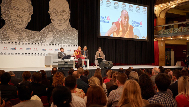 A view of the hall in Lucerna Palace during His Holiness the Dalai Lama's talk in Prague, Czech Republic on October 19, 2016. Photo/Ondrej Besperat A view of the hall in Lucerna Palace during His Holiness the Dalai Lama's talk in Prague, Czech Republic on October 19, 2016. Photo/Ondrej Besperat