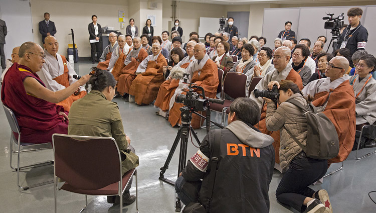 His Holiness the Dalai Lama speaking to a group from Korea in Yokohama, Japan on November 17, 2016. Photo/Jigme Choephel His Holiness the Dalai Lama speaking to a group from Korea in Yokohama, Japan on November 17, 2016. Photo/Jigme Choephel