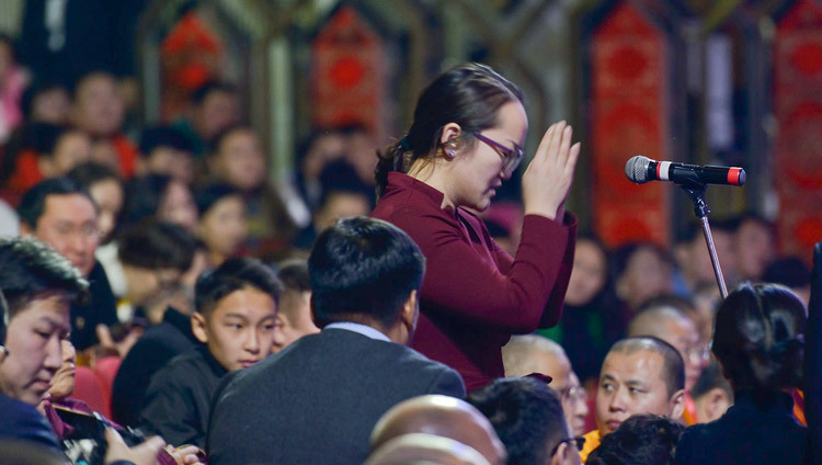 A young woman paying her respects to His Holiness the Dalai Lama before asking him a question during his talk in Ulaanbaatar, Mongolia on November 22, 2016. Photo/Tenzing Paljor A young woman paying her respects to His Holiness the Dalai Lama before asking him a question during his talk in Ulaanbaatar, Mongolia on November 22, 2016. Photo/Tenzing Paljor
