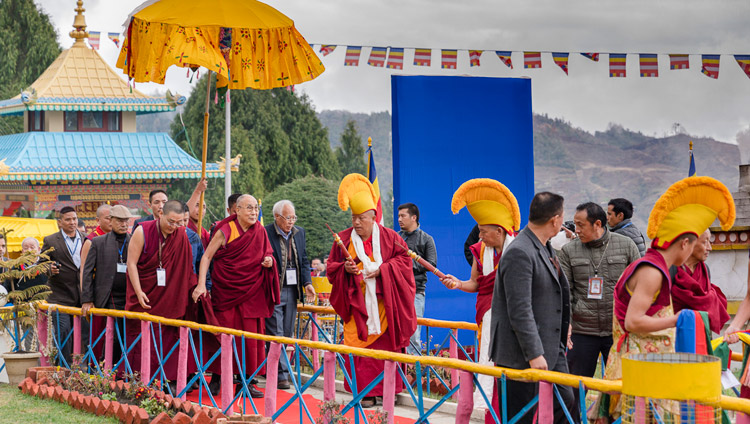 His Holiness the Dalai Lama arriving at Gontse Rabgyeling Monastery in Bomdila, AP, India on April 5, 2017. Photo by Tenzin Choejor/OHHDL His Holiness the Dalai Lama arriving at Gontse Rabgyeling Monastery in Bomdila, AP, India on April 5, 2017. Photo by Tenzin Choejor/OHHDL