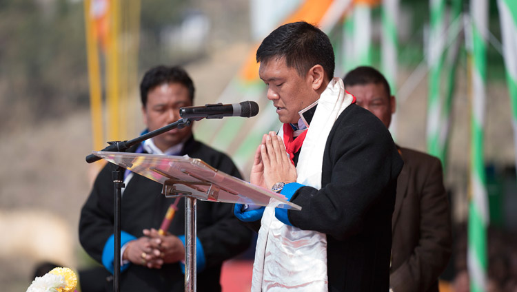 Arunachal Chief Minister Pema Khandu thanking His Holiness the Dalai Lama at the start of teachings at the Yiga Choezin teaching ground in Tawang, Arunachal Pradesh, India on April 8, 2017. Photo by Tenzin Choejor/OHHDL Arunachal Chief Minister Pema Khandu thanking His Holiness the Dalai Lama at the start of teachings at the Yiga Choezin teaching ground in Tawang, Arunachal Pradesh, India on April 8, 2017. Photo by Tenzin Choejor/OHHDL