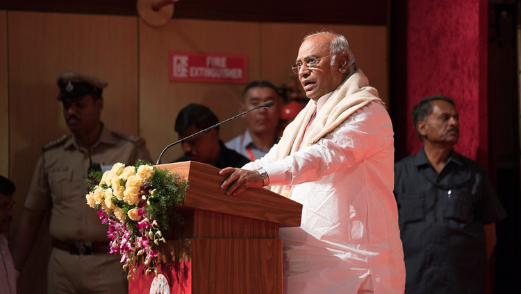 Shri Mallikarjuna Kharge, Leader of the Congress Parliamentary Party, speaking at the State Level Seminar on ‘Social Justice and Dr BR Ambedkar’ in Bengaluru, Karnataka, India on May 23, 2017. Photo by Tenzin Choejor/OHHDL Shri Mallikarjuna Kharge, Leader of the Congress Parliamentary Party, speaking at the State Level Seminar on ‘Social Justice and Dr BR Ambedkar’ in Bengaluru, Karnataka, India on May 23, 2017. Photo by Tenzin Choejor/OHHDL