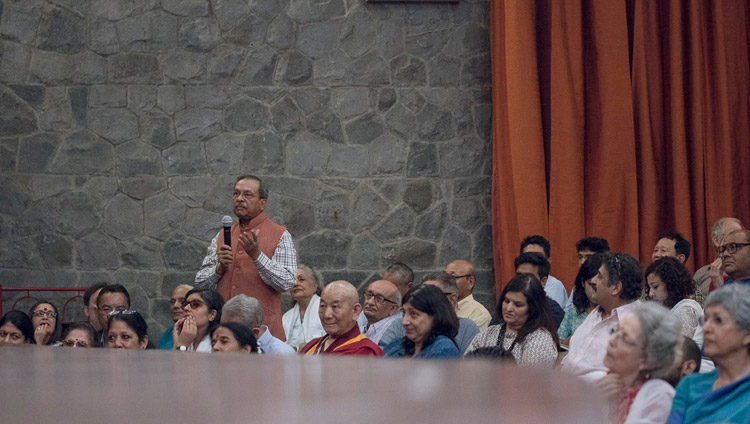 A member of the audience asking His Holiness the Dalai Lama a question during his talk at the launch of Arun Shourie's book "Two Saints" at the Indian International Centre in New Delhi, India on May 25, 2017. Photo by Tenzin Choejor/OHHDL A member of the audience asking His Holiness the Dalai Lama a question during his talk at the launch of Arun Shourie's book "Two Saints" at the Indian International Centre in New Delhi, India on May 25, 2017. Photo by Tenzin Choejor/OHHDL