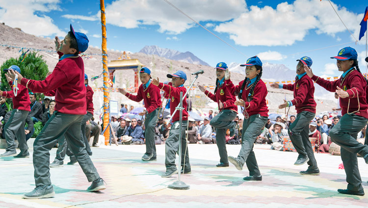 Students from Lamdon School engaging in debate during the closing ceremony of the Great Summer Debate at the teaching ground in Disket, Nubra Valley, J&K, India on July 10, 2017. Photo by Tenzin Choejor/OHHDL Students from Lamdon School engaging in debate during the closing ceremony of the Great Summer Debate at the teaching ground in Disket, Nubra Valley, J&K, India on July 10, 2017. Photo by Tenzin Choejor/OHHDL