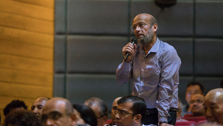 A member of the audience asking His Holiness the Dalai Lama a questions at the Editor's Guild's Rajendra Mathur Memorial Lecture in New Delhi, India on August 9, 2017. Photo by Tenzin Choejor/OHHDL A member of the audience asking His Holiness the Dalai Lama a questions at the Editor's Guild's Rajendra Mathur Memorial Lecture in New Delhi, India on August 9, 2017. Photo by Tenzin Choejor/OHHDL