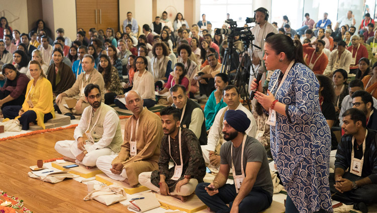 A member of the audience asking His Holiness the Dalai Lama a question on the second day of teachings at Somaiya Vidyavihar Campus Auditorium in Mumbai, India on December 9, 2017. Photo by Lobsang Tsering A member of the audience asking His Holiness the Dalai Lama a question on the second day of teachings at Somaiya Vidyavihar Campus Auditorium in Mumbai, India on December 9, 2017. Photo by Lobsang Tsering