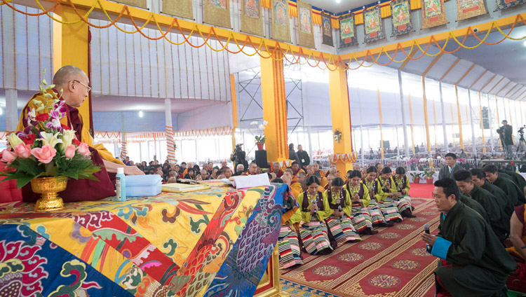 Artists from the Tibetan Institute for Performing Arts singing the verse of refuge and the salutation from Nagarjuna’s ‘Fundamental Wisdom of the Middle Way’ to a musical accompaniment at the start of His Holiness the Dalai Lama's teachings in Bodhgaya, Bihar, India on January 14, 2018. Photo by Lobsang Tsering Artists from the Tibetan Institute for Performing Arts singing the verse of refuge and the salutation from Nagarjuna’s ‘Fundamental Wisdom of the Middle Way’ to a musical accompaniment at the start of His Holiness the Dalai Lama's teachings in Bodhgaya, Bihar, India on January 14, 2018. Photo by Lobsang Tsering