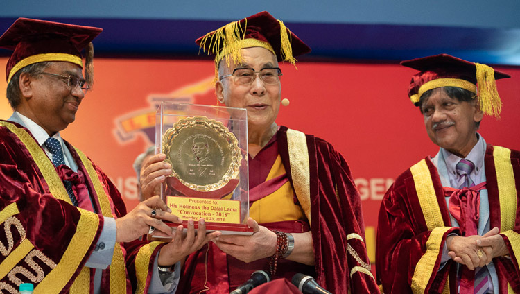 Chairman of the Board of Governors Anil Shastri looks on as LBSIM Director, Dr DK Srivastava offers His Holiness the Dalai Lama a memento of his visit at the conclusion of the Lal Bahadur Shastri Institute of Management Convocation in New Delhi, India on April 23, 2018. Photo by Tenzin Choejor Chairman of the Board of Governors Anil Shastri looks on as LBSIM Director, Dr DK Srivastava offers His Holiness the Dalai Lama a memento of his visit at the conclusion of the Lal Bahadur Shastri Institute of Management Convocation in New Delhi, India on April 23, 2018. Photo by Tenzin Choejor