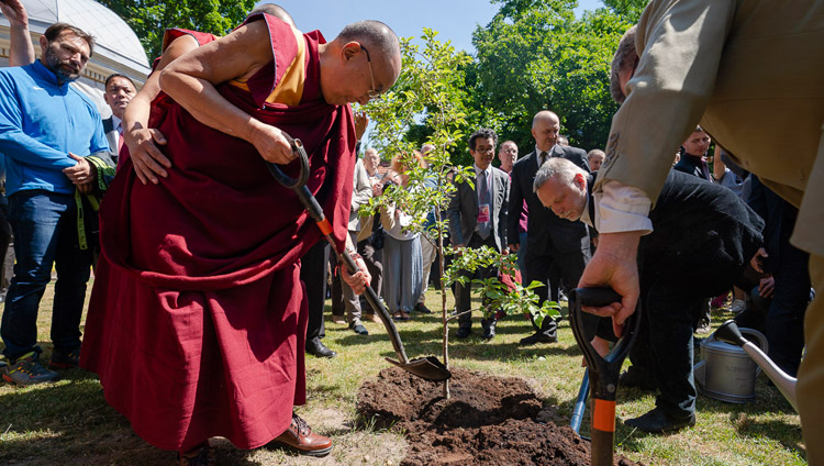 His Holiness the Dalai Lama planting a sapling to symbolize friendship between Lithuania and Tibet at Tibet Square in Vilnius, Lithuania on June 13, 2018. Photo by Tenzin Choejor His Holiness the Dalai Lama planting a sapling to symbolize friendship between Lithuania and Tibet at Tibet Square in Vilnius, Lithuania on June 13, 2018. Photo by Tenzin Choejor
