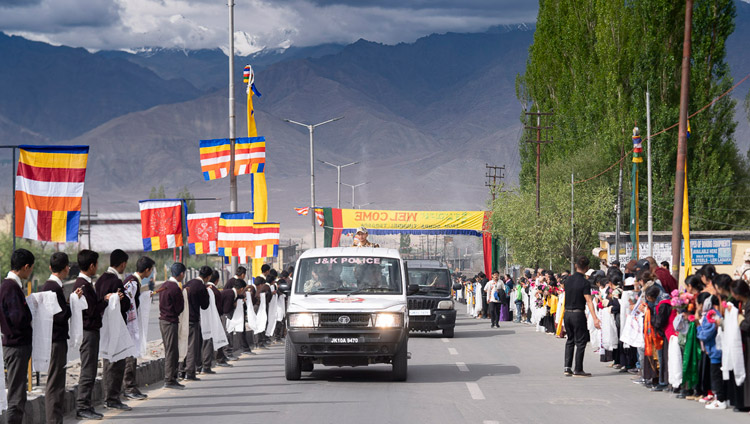 Well-wishers line the road to welcome His Holiness the Dalai Lama as his motorcade makes its way from the airport to his residence in Leh, Ladakh, J&K, India on July 3, 2018. Photo by Tenzin Choejor Well-wishers line the road to welcome His Holiness the Dalai Lama as his motorcade makes its way from the airport to his residence in Leh, Ladakh, J&K, India on July 3, 2018. Photo by Tenzin Choejor
