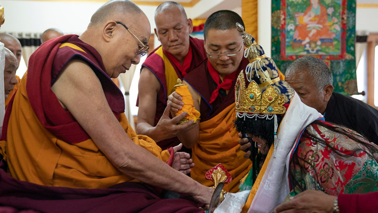 The oracle of Dorje Yamakyong paying respect to His Holiness the Dalai Lama during early morning prayers on his 83rd birthday at his residence in Leh, Ladakh, J&K, India on July 6, 2018. Photo by Tenzin Choejor The oracle of Dorje Yamakyong paying respect to His Holiness the Dalai Lama during early morning prayers on his 83rd birthday at his residence in Leh, Ladakh, J&K, India on July 6, 2018. Photo by Tenzin Choejor
