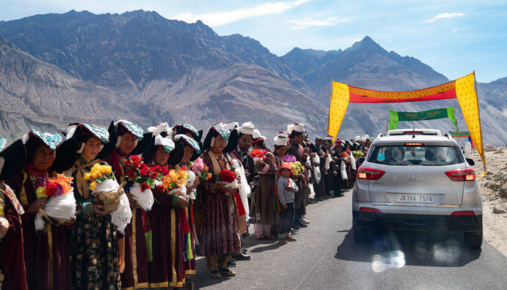 Local people in traditional dress lining the road to welcome His Holiness the Dalai Lama to Nubra Valley in Ladakh, J&K, India on July 12, 2018. Photo by Tenzin Choejor Local people in traditional dress lining the road to welcome His Holiness the Dalai Lama to Nubra Valley in Ladakh, J&K, India on July 12, 2018. Photo by Tenzin Choejor