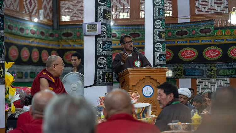 A representative from the Muslim community welcoming His Holiness the Dalai Lama to Imam Barga Mosque in Chushot Yokma, Leh, Ladakh, J&K, India on August 2, 2018. Photo by Tenzin Choejor A representative from the Muslim community welcoming His Holiness the Dalai Lama to Imam Barga Mosque in Chushot Yokma, Leh, Ladakh, J&K, India on August 2, 2018. Photo by Tenzin Choejor