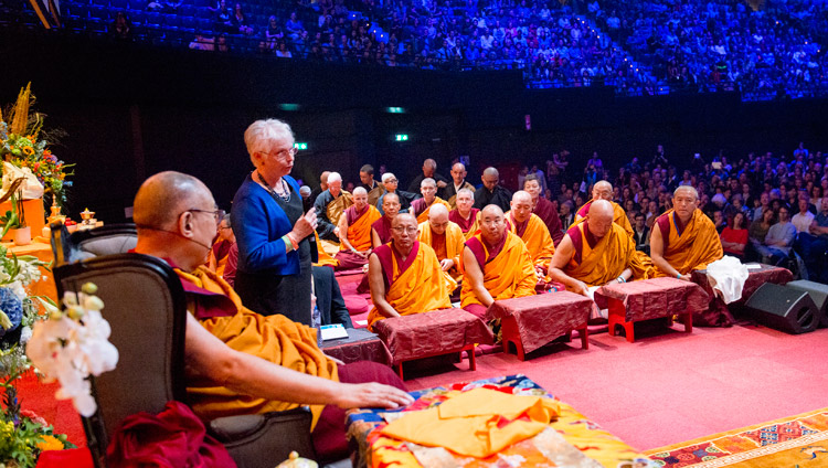 Paula de Wijs welcoming His Holiness the the Ahoy Arena at the start of his teaching in Rotterdam, the Netherlands on September 17, 2018. Photo by Jurjen Donkers Paula de Wijs welcoming His Holiness the the Ahoy Arena at the start of his teaching in Rotterdam, the Netherlands on September 17, 2018. Photo by Jurjen Donkers