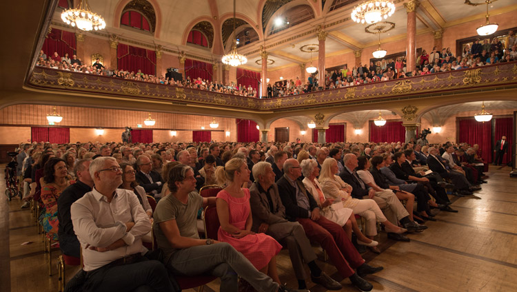 Members of the audience listening to the speakers at the dialogue on Happiness and Responsibility at Kongresshaus Stadthalle Heidelberg in Heidelberg, Germany on September 20, 2018. Photo by Manuel Bauer Members of the audience listening to the speakers at the dialogue on Happiness and Responsibility at Kongresshaus Stadthalle Heidelberg in Heidelberg, Germany on September 20, 2018. Photo by Manuel Bauer