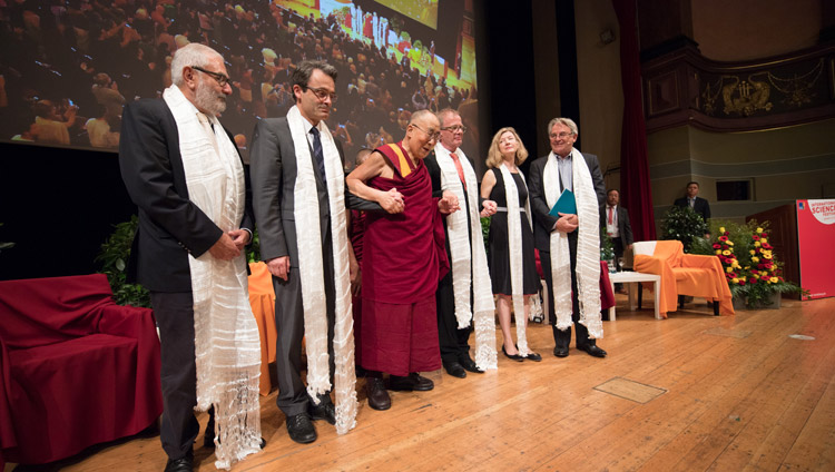 His Holiness the Dalai Lama and fellow panelists at the conclusion of the dialogue on Happiness and Responsibility at Kongresshaus Stadthalle Heidelberg in Heidelberg, Germany on September 20, 2018. Photo by Manuel Bauer His Holiness the Dalai Lama and fellow panelists at the conclusion of the dialogue on Happiness and Responsibility at Kongresshaus Stadthalle Heidelberg in Heidelberg, Germany on September 20, 2018. Photo by Manuel Bauer