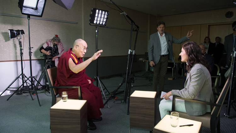 Islamic scholar and journalist Amira Hafner-Al Jabaji interviewing His Holiness the Dalai Lama for Swiss television in Zurich, Switzerland on September 22, 2018. Photo by Manuel Bauer Islamic scholar and journalist Amira Hafner-Al Jabaji interviewing His Holiness the Dalai Lama for Swiss television in Zurich, Switzerland on September 22, 2018. Photo by Manuel Bauer