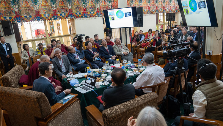 Dr Yueh-Nan Chen during his presentation entitled ‘From Quantum Physics to Quantum Biology’ on the first day of the dialogue with Chinese scientists about quantum effects in Dharamsala, HP, India on November 1, 2018. Photo by Ven Tenzin Jamphel Dr Yueh-Nan Chen during his presentation entitled ‘From Quantum Physics to Quantum Biology’ on the first day of the dialogue with Chinese scientists about quantum effects in Dharamsala, HP, India on November 1, 2018. Photo by Ven Tenzin Jamphel