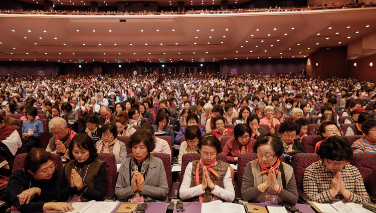 Members of the audience listening to His Holiness the Dalai Lama on the inal day of his teachings in Yokohama, Japan on November 15, 2018. Photo by Tenzin Jigme Members of the audience listening to His Holiness the Dalai Lama on the inal day of his teachings in Yokohama, Japan on November 15, 2018. Photo by Tenzin Jigme