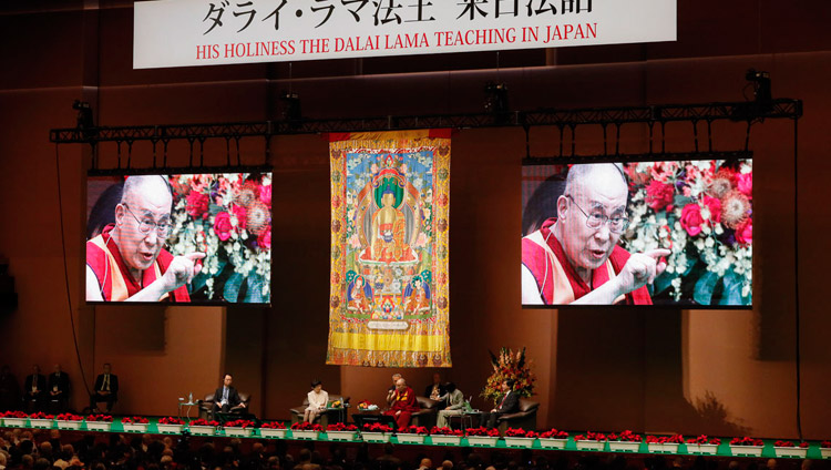 His Holiness the Dalai Lama delivering his opening remarks at the start of the dialogue with scientists at the National Convention Hall in Yokohama, Japan on November 16, 2018. Photo by Tenzin Jigme His Holiness the Dalai Lama delivering his opening remarks at the start of the dialogue with scientists at the National Convention Hall in Yokohama, Japan on November 16, 2018. Photo by Tenzin Jigme