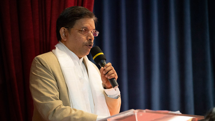 Vice-Chancellor Prof Subhas Pednekar addressing the Conference on the Concept of ‘Maitri’ or ‘Metta’ in Buddhism at the University of Mumbai in Mumbai, India on December 12, 2018. Photo by Lobsang Tsering Vice-Chancellor Prof Subhas Pednekar addressing the Conference on the Concept of ‘Maitri’ or ‘Metta’ in Buddhism at the University of Mumbai in Mumbai, India on December 12, 2018. Photo by Lobsang Tsering