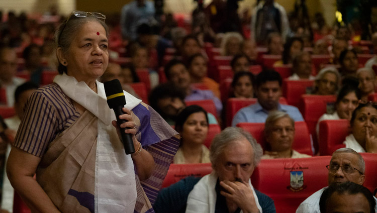 A member of the audience asking His Holiness the Dalai Lama a question after his address at the Conference on the Concept of ‘Maitri’ or ‘Metta’ in Buddhism at the University of Mumbai in Mumbai, India on December 12, 2018. Photo by Lobsang Tsering A member of the audience asking His Holiness the Dalai Lama a question after his address at the Conference on the Concept of ‘Maitri’ or ‘Metta’ in Buddhism at the University of Mumbai in Mumbai, India on December 12, 2018. Photo by Lobsang Tsering