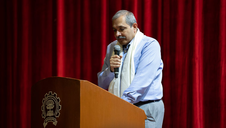 Director of IIT Bombay, Prof Devang Khakhar welcoming His Holiness the Dalai Lama and participants to the opening day of TechFest at the Indian Institute of Technology Bombay in Mumbai, India on December 14, 2018. Photo by Lobsang Tsering Director of IIT Bombay, Prof Devang Khakhar welcoming His Holiness the Dalai Lama and participants to the opening day of TechFest at the Indian Institute of Technology Bombay in Mumbai, India on December 14, 2018. Photo by Lobsang Tsering