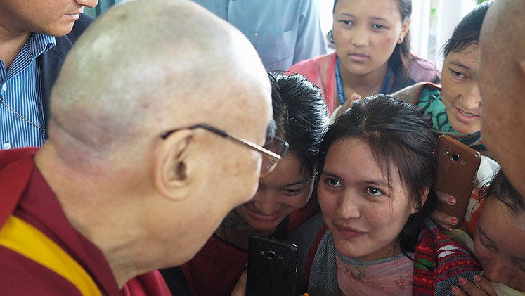 Students from Kinnaur, Lahoul & Spiti welcoming His Holiness the Dalai Lama on his arrival at Hamirpur on his way to Manali, HP, India on August 9, 2019. Photo by Jeremy Russell Students from Kinnaur, Lahoul & Spiti welcoming His Holiness the Dalai Lama on his arrival at Hamirpur on his way to Manali, HP, India on August 9, 2019. Photo by Jeremy Russell