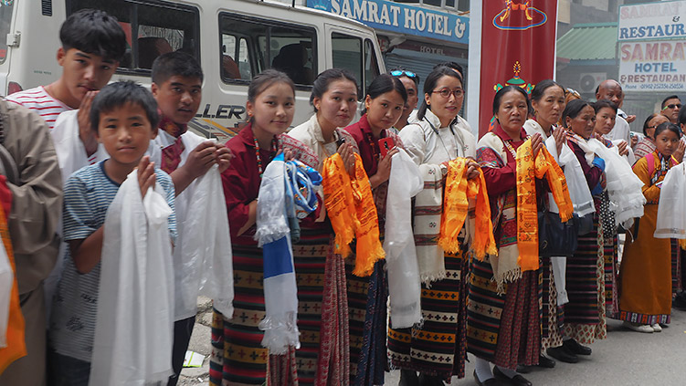 Local people lining the road to catch a glimpse of His Holiness the Dalai Lama as his motorcade makes its way to Manali, HP, India on August 10, 2019. Photo by Jeremy Russell Local people lining the road to catch a glimpse of His Holiness the Dalai Lama as his motorcade makes its way to Manali, HP, India on August 10, 2019. Photo by Jeremy Russell