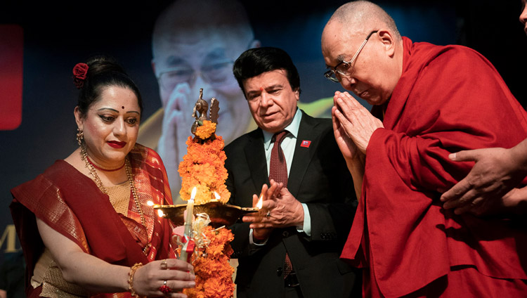 His Holiness joining the Chancellor and Vice Chancellor of the university in lighting a lamp in salutation to Sarasvati the goddess of knowledge, music and learning to open Chitkara University’s 11th Global Week in Chandigarh, India on October 14, 2019. Photo by Tenzin Choejor His Holiness joining the Chancellor and Vice Chancellor of the university in lighting a lamp in salutation to Sarasvati the goddess of knowledge, music and learning to open Chitkara University’s 11th Global Week in Chandigarh, India on October 14, 2019. Photo by Tenzin Choejor