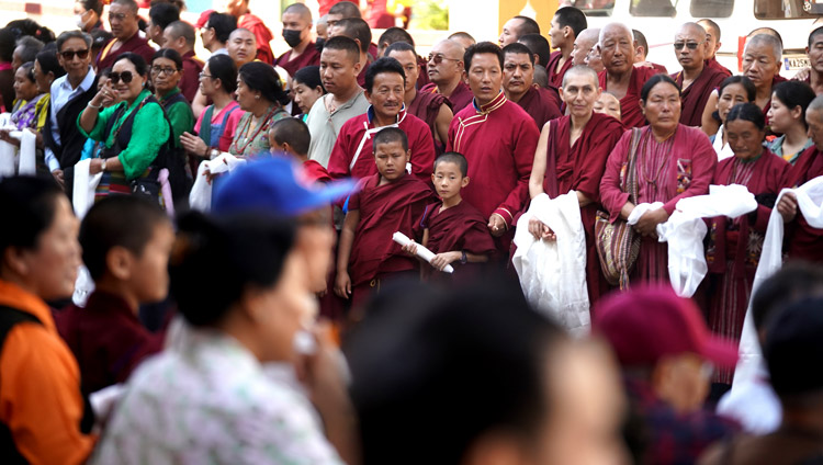 Members of the public line the roads waiting for His Holiness the Dalai Lama to arrive in Mundgod, Karnataka, India on December 12, 2019. Photo by Lobsang Tsering Members of the public line the roads waiting for His Holiness the Dalai Lama to arrive in Mundgod, Karnataka, India on December 12, 2019. Photo by Lobsang Tsering