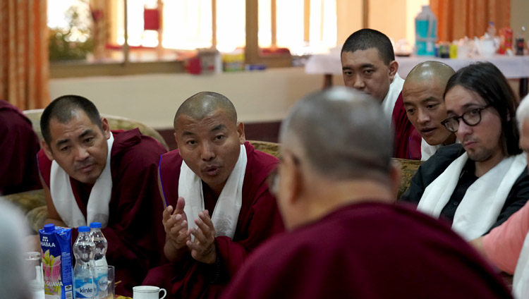 A Tibetan monk who had undergone training in Russia sharing his experiences with His Holiness the Dalai Lama during his discussion with participants in a Russian research program at his residence at Drepung Gomang Monastery in Mundgod, Karnataka, India on December 13, 2019. Photo by Lobsang Tsering A Tibetan monk who had undergone training in Russia sharing his experiences with His Holiness the Dalai Lama during his discussion with participants in a Russian research program at his residence at Drepung Gomang Monastery in Mundgod, Karnataka, India on December 13, 2019. Photo by Lobsang Tsering