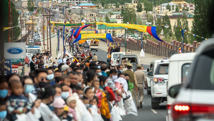 Members of the public line the road to greet His Holiness the Dalai Lama as he makes his way from the Kusho Bakula Rinpoche Airport to his residence at Shewatsel Phodrang in Leh, Ladakh, India on July 15, 2022. Photo by Tenzin Choejor Members of the public line the road to greet His Holiness the Dalai Lama as he makes his way from the Kusho Bakula Rinpoche Airport to his residence at Shewatsel Phodrang in Leh, Ladakh, India on July 15, 2022. Photo by Tenzin Choejor