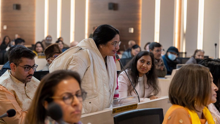 A member of the audience asking His Holiness the Dalai Lama a question during the program at the Institute of India Public Administration in New Delhi, India on January 21, 2023. Photo by Tenzin Choejor A member of the audience asking His Holiness the Dalai Lama a question during the program at the Institute of India Public Administration in New Delhi, India on January 21, 2023. Photo by Tenzin Choejor