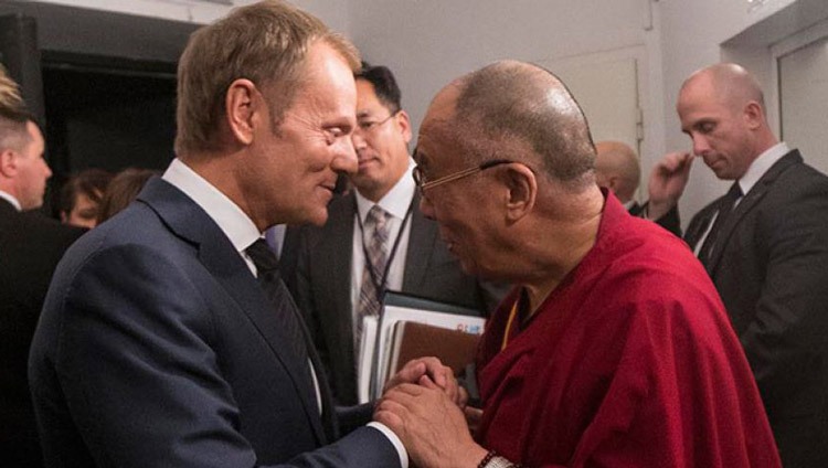 His Holiness the Dalai Lama with Prime Minister of Poland Donald Tusk before the 13th World Summit of Nobel Peace Laureates in Warsaw, Poland on October 23, 2013. Photo by Rady Ministrow His Holiness the Dalai Lama with Prime Minister of Poland Donald Tusk before the 13th World Summit of Nobel Peace Laureates in Warsaw, Poland on October 23, 2013. Photo by Rady Ministrow