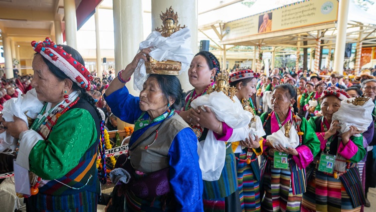 Representatives of the Toepa Association and people from Purang lined up in the courtyard with offerings for His Holiness the Dalai Lama during the Long Life Prayer at the Main Tibetan Temple in Dharamsala, HP, India on April 3, 2024. Photo by Ven Tenzin Jamphel Representatives of the Toepa Association and people from Purang lined up in the courtyard with offerings for His Holiness the Dalai Lama during the Long Life Prayer at the Main Tibetan Temple in Dharamsala, HP, India on April 3, 2024. Photo by Ven Tenzin Jamphel