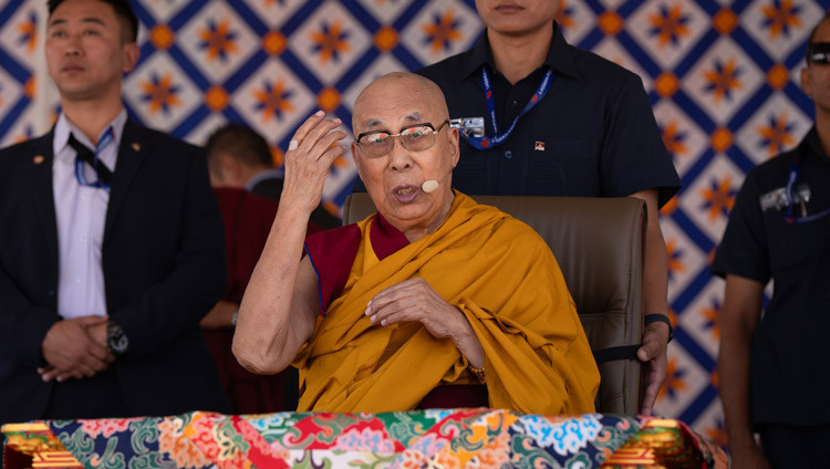 His Holiness the Dalai Lama addressing the congregation at Sindhu Ghat in Leh, Ladakh, India on August 22, 2025. Photo by Tenzin Choejor