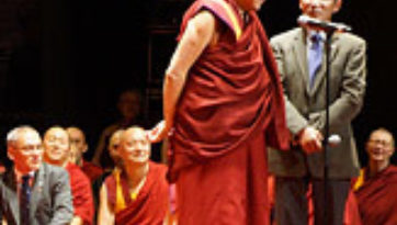 Empowerment Concerning the Buddha Establishing the Three Pledges and a Public Talk on the Virtue of Non-violence