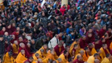 Reading a Jataka Tale on the ‘Day of Miracles’