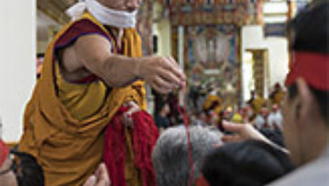 Dalai Lama concludes four-day teaching with Avalokiteshvara empowerment