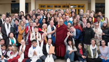 Group Photos of His Holiness the Dalai Lama's Meeting with Foreigners Available for Download