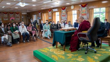 Meeting with Participants in a Dialogue for Our Future