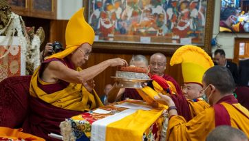 Offering to Request the Spiritual Master’s Long Life